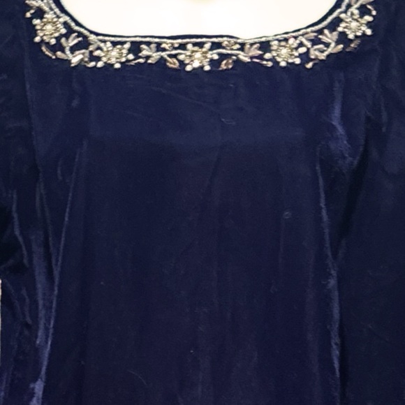 Darakhshan Desire Blue Velvet Embroidered Kurta Set. - Picture 5 of 16